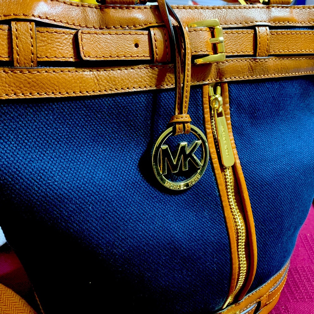 Micheal Kors design fabric bucket with beautiful natural leather trim.